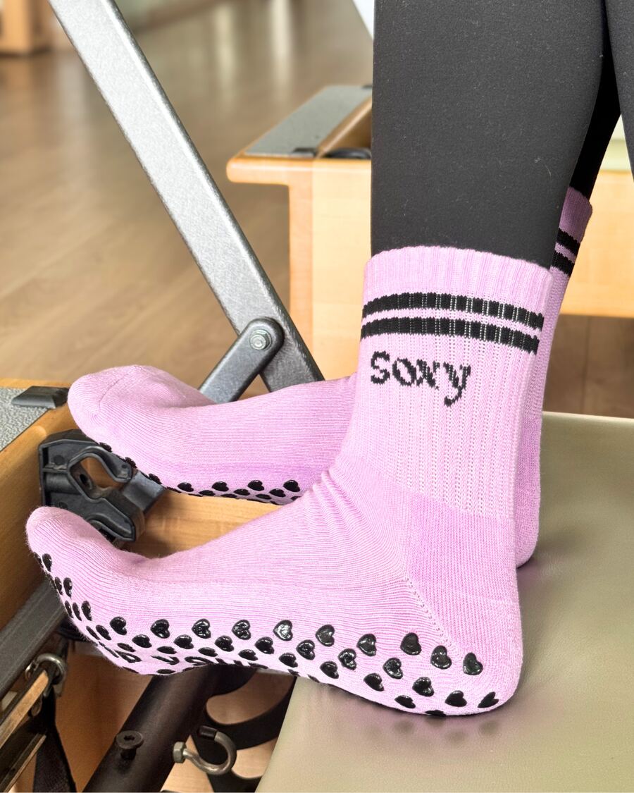 Chaussettes Soxy lilas sur un reformer